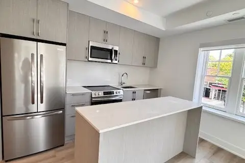 8 Manor Road W 204