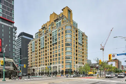 438 Richmond Street W 621
