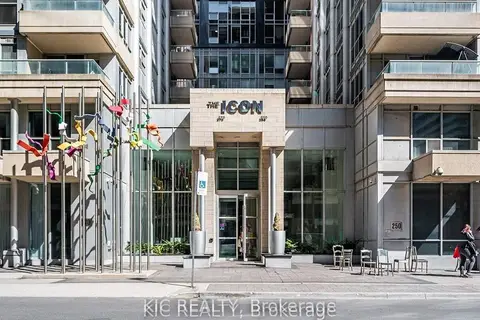 250 Wellington Street W 1727