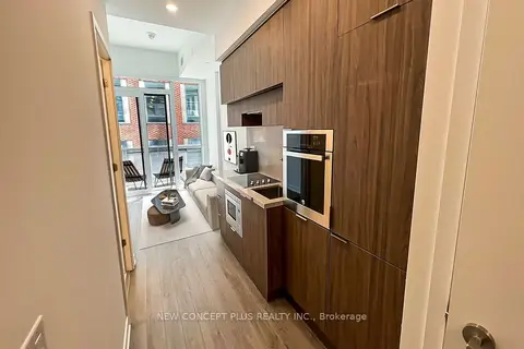 39 Roehampton Avenue 404