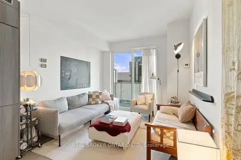 101 Erskine Avenue 2004