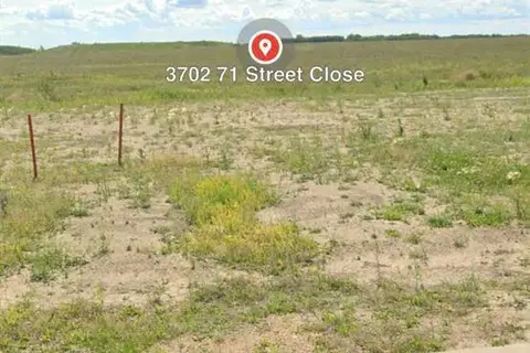 3702 71 St. Close