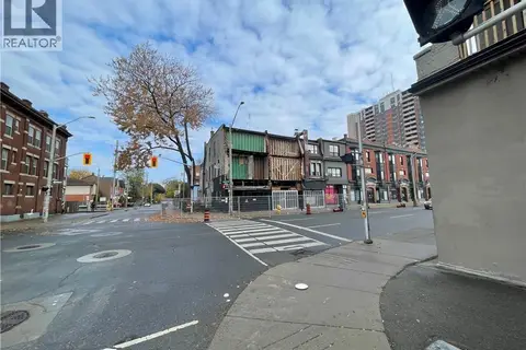 455 KING Street E