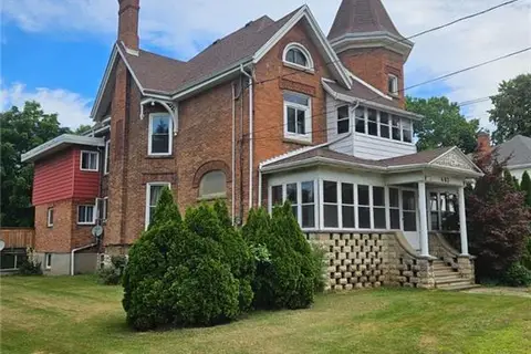 463 KING Street W