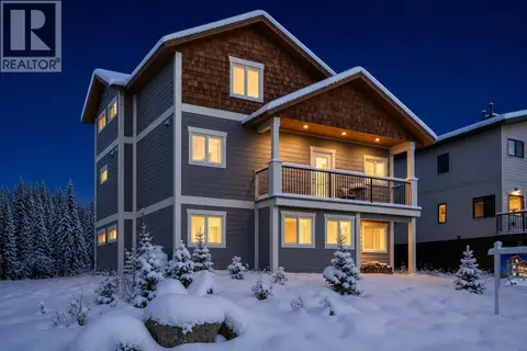 152 CLEARVIEW Crescent