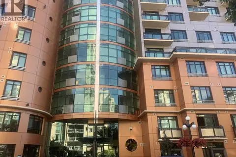 605 1029 View St