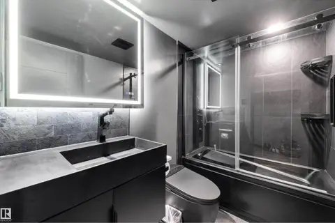 #1702 10150 117 ST NW