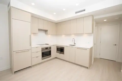 2206 13675 107A AVENUE