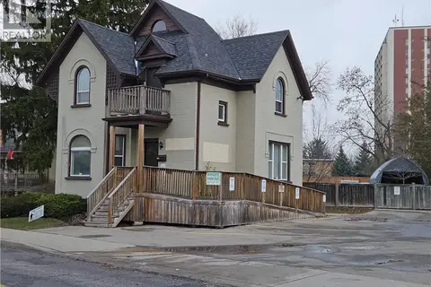 100 LANCASTER Street E