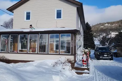 205 ONTARIO STREET