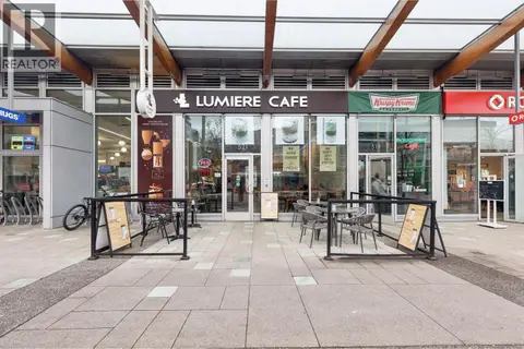 521 W BROADWAY