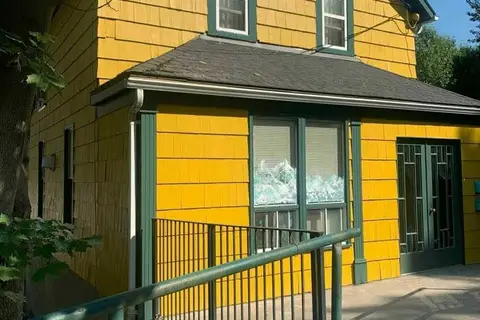 915 Front Street
