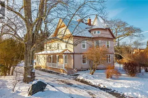 32 Campbell Hill Road