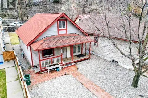 363 Rossland Avenue