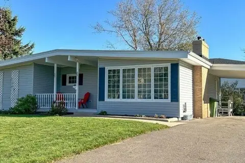 46 Saunders Avenue