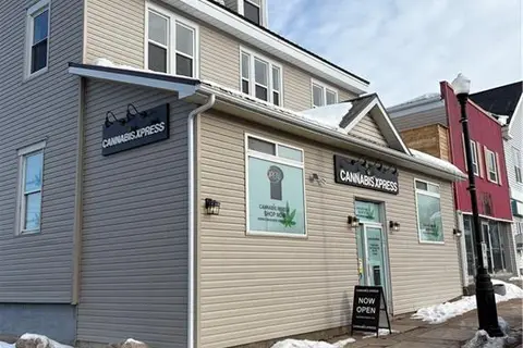 15 Main St