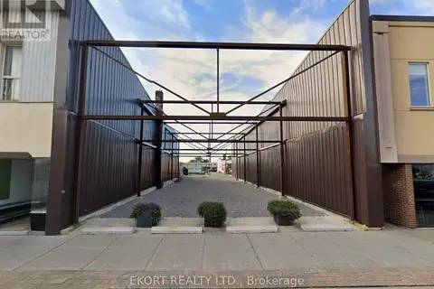 30-32 DUNDAS STREET W