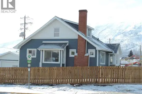 701 GEIKIE Street