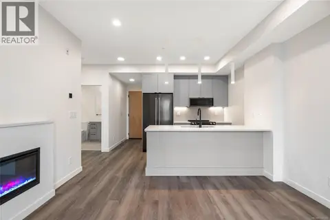 302 1102 Esquimalt Rd