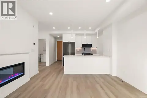 303 1102 Esquimalt Rd