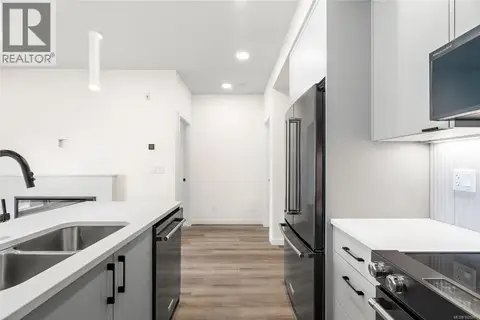 312 1102 Esquimalt Rd
