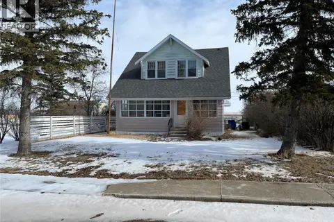 133 2nd STREET E