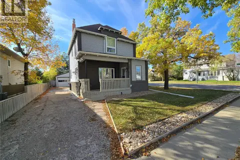 2 Prairie AVENUE