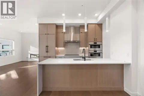 503 1102 Esquimalt Rd