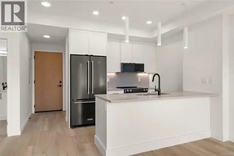412 1102 Esquimalt Rd