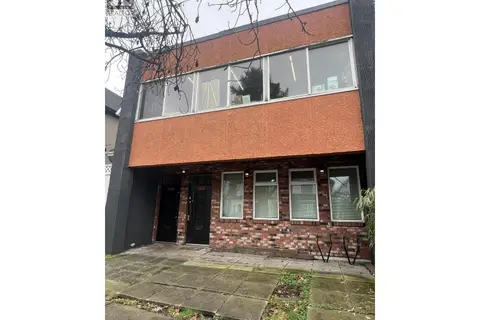 1114 E PENDER STREET