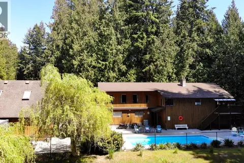 1371 SUNSHINE COAST HIGHWAY