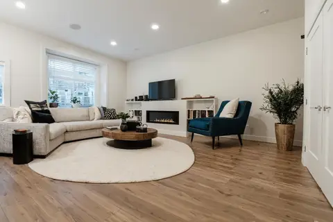 16 5960 142ND STREET