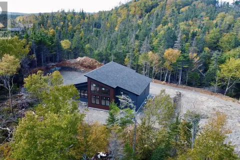 8 Lakeside Drive