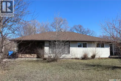 1533 Thorn CRESCENT