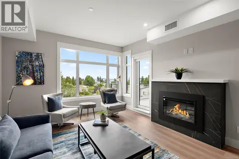 405 2520 Hackett Cres