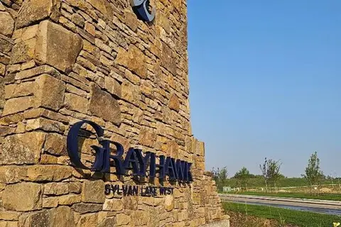 51 Gray Close