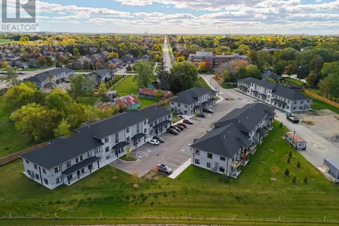 UNIT 37 - 3202 VIVIAN LINE
