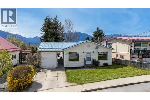 129 9th Avenue S