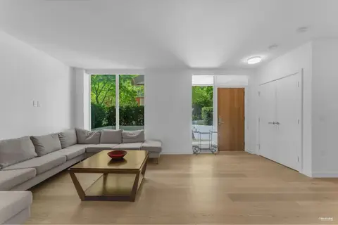 TH8 1439 GEORGE STREET