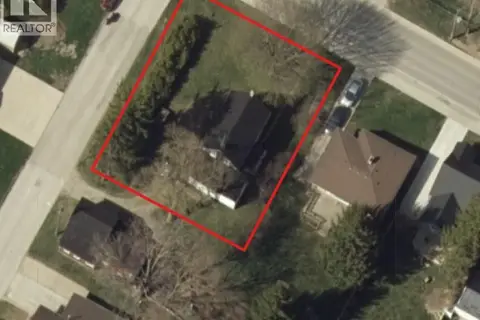 740 ELMA Street W