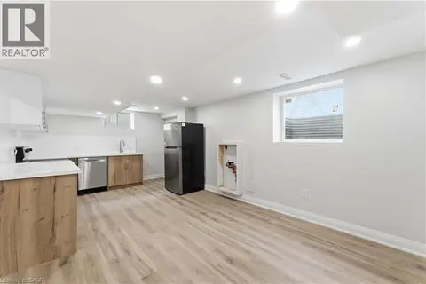 124 MCELROY Road E Unit# 3