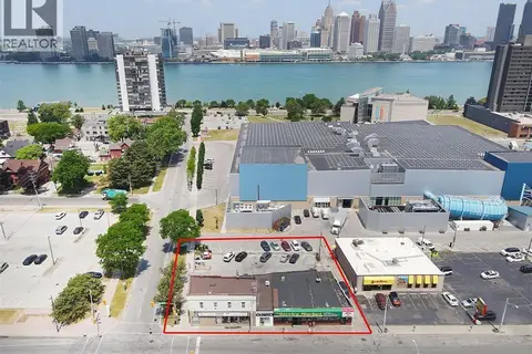 474-492 UNIVERSITY AVE W
