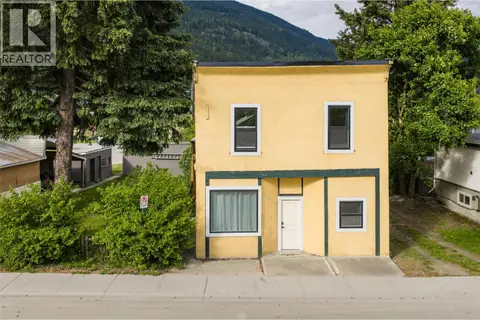 604 Fourth Street E