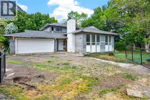 376 Hollywood Crescent