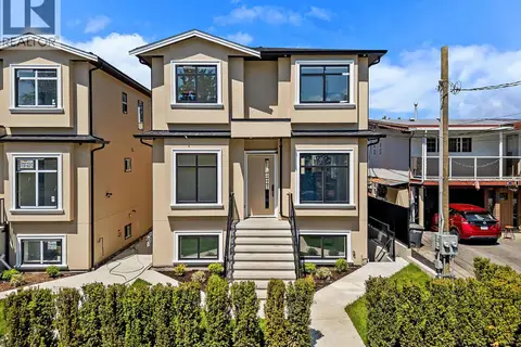 2 6885 AUBREY STREET
