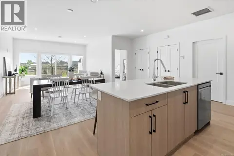 301 7057 Central Saanich Rd