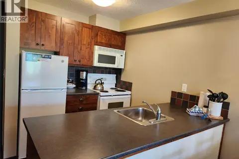 2070 Summit Drive Unit# 305