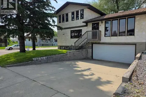 2 Nichols Crescent