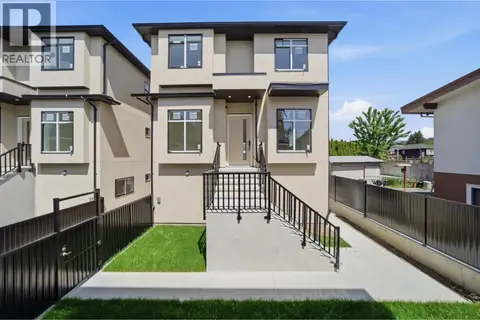 4 6885 AUBREY STREET