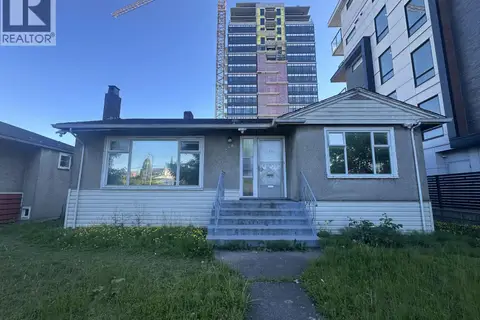 448 W 41ST AVENUE